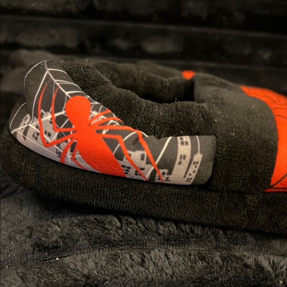 Spider-Man Slippers - Picture 2 of 3